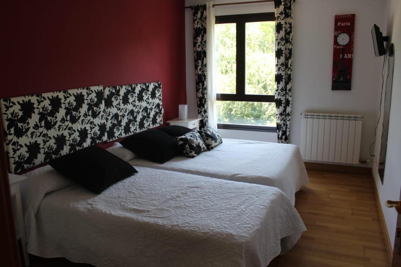 Casa Tau Pension Larrasoana Buitenkant foto