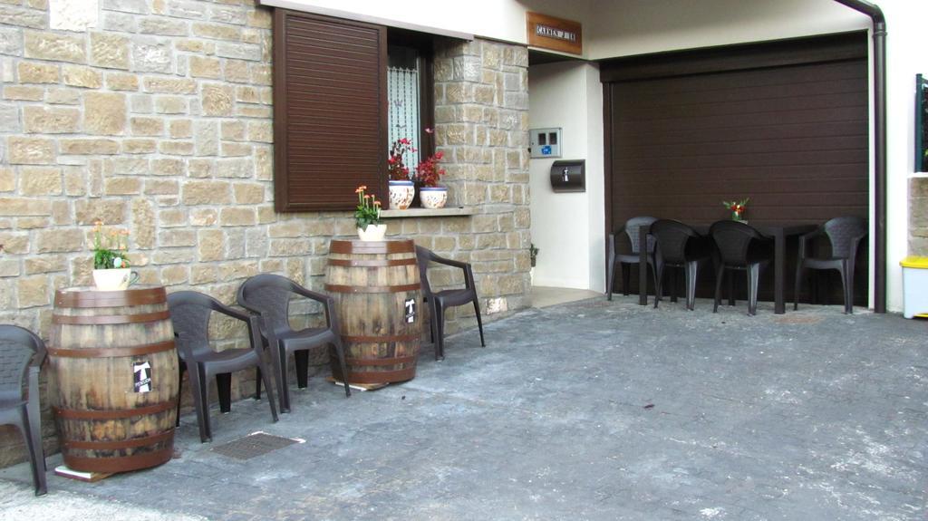 Casa Tau Pension Larrasoana Buitenkant foto