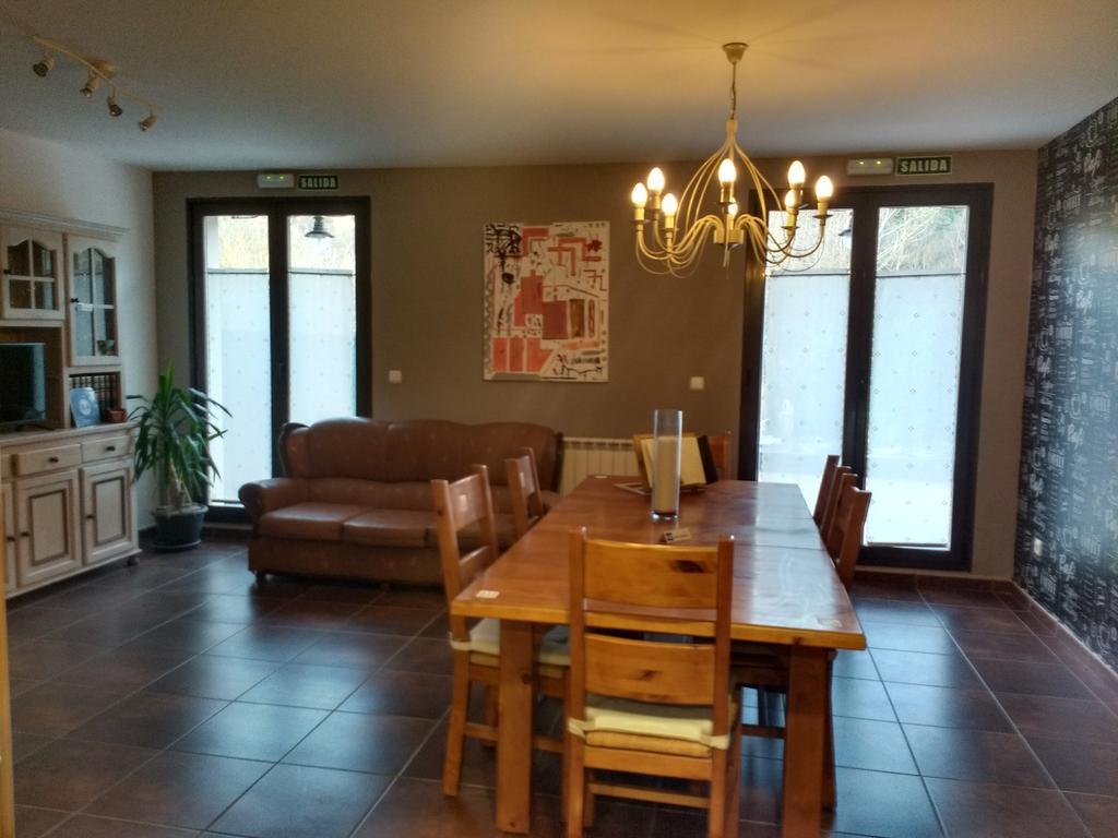 Casa Tau Pension Larrasoana Buitenkant foto