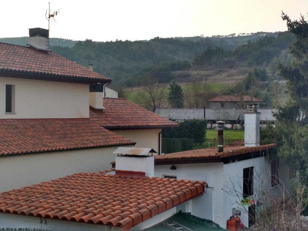 Casa Tau Pension Larrasoana Buitenkant foto