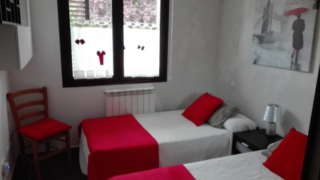 Casa Tau Pension Larrasoana Buitenkant foto
