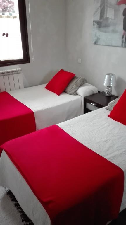 Casa Tau Pension Larrasoana Buitenkant foto